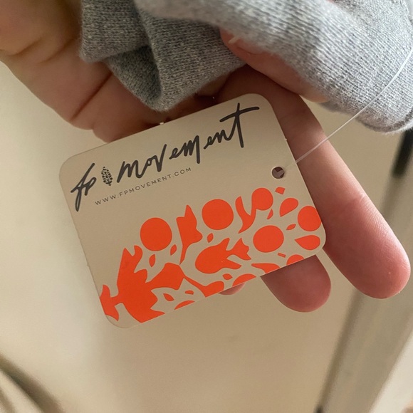 NWT Cropped Free People Movement Sweatshirt. Size XSmall - Picture 3 of 12